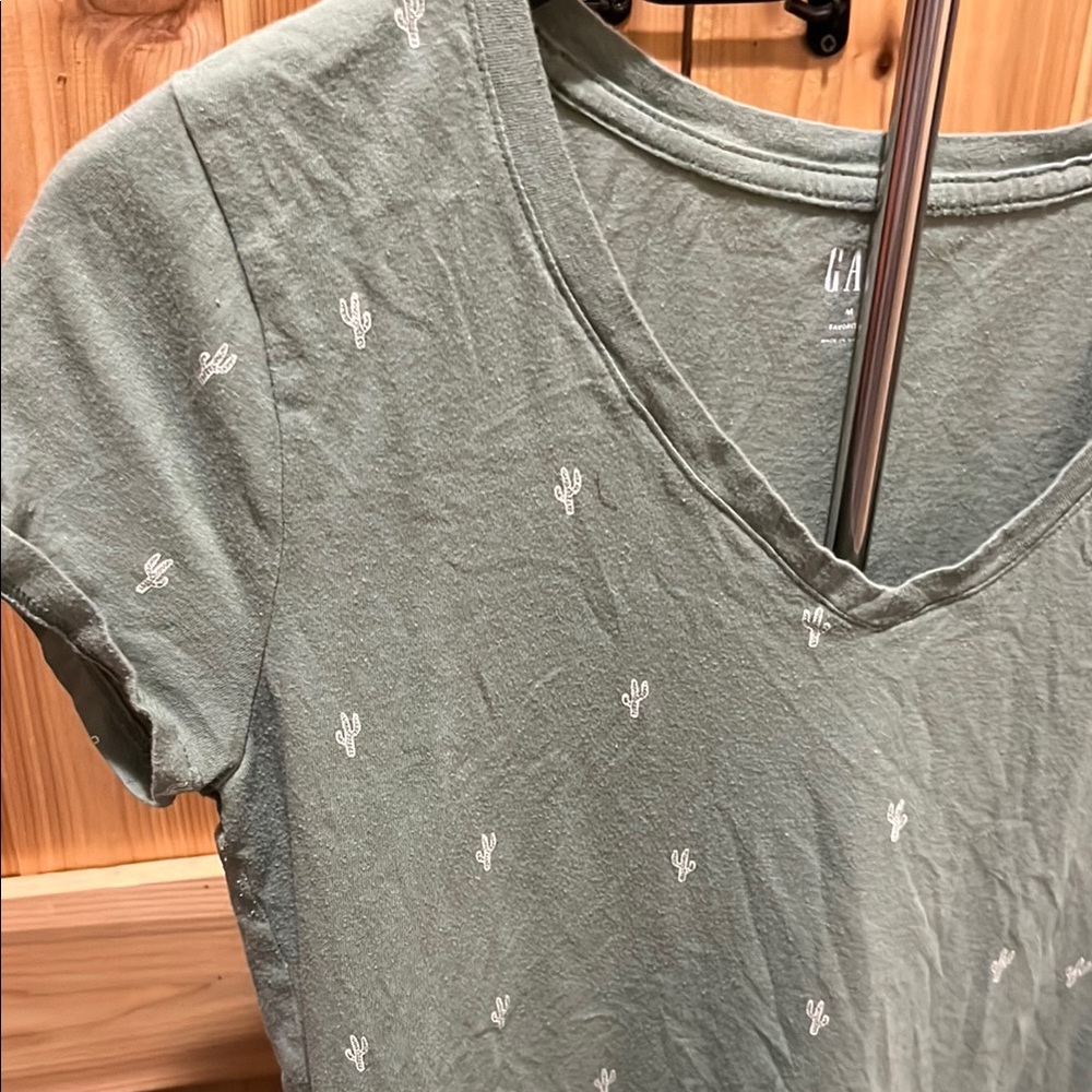 GAP Sage Green V-Neck Short Sleeve Tee with Cactus Design - Picture 4 of 10